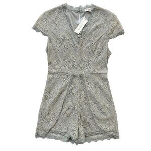 Francesca’s Women’s Medium Mint Lace Short Cap Sleeves V-neck Fully Lined Romper